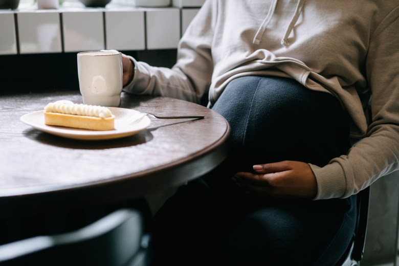 Documenting pregnancy cravings in a pregnancy journal